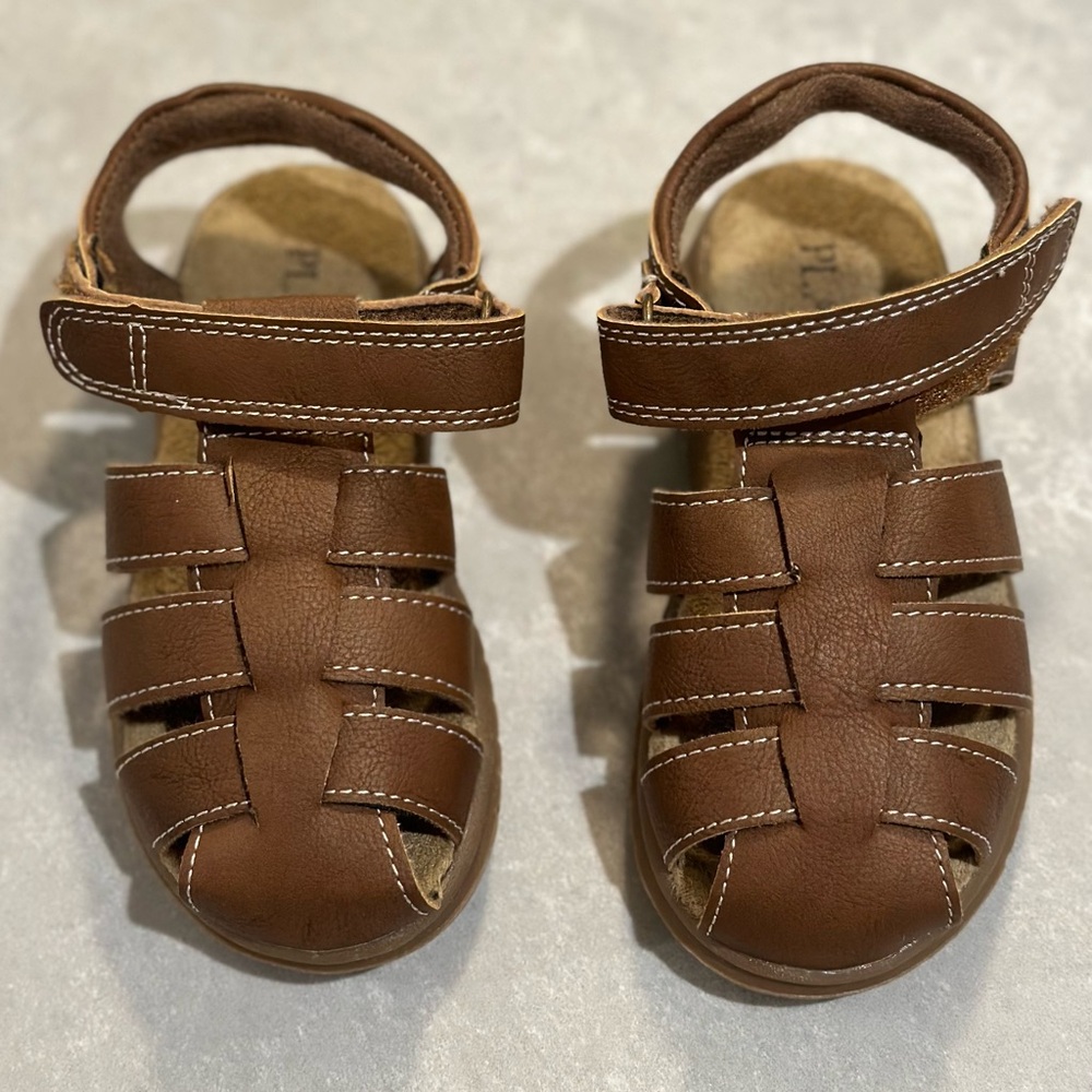 NWOT The Children’s Place boys brown leather sandals - 9T